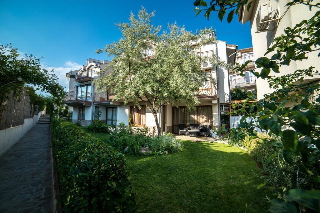 The Poolhouse Lägenhet Slăntjev Brjag Exteriör bild